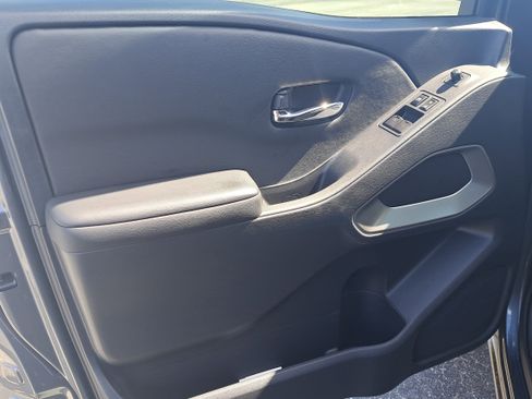 Certified 2025 Nissan Frontier SV image 10