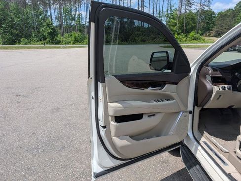 Used 2015 Cadillac Escalade Premium AWD/4WD image 14