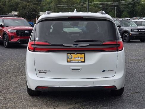 Used 2021 Chrysler Pacifica Touring-L image 25