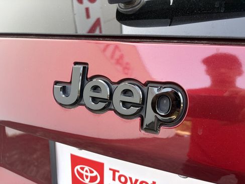 Used 2020 Jeep Cherokee Latitude Plus FWD image 32