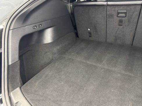 Used 2022 Tesla Model Y Long Range image 38