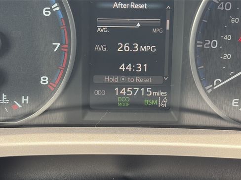 Used 2018 Toyota RAV4 XLE AWD/4WD image 25