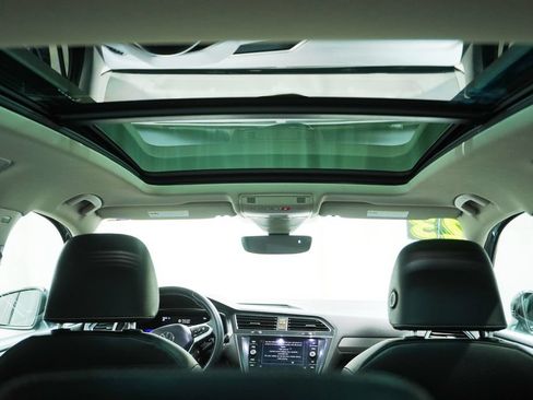 Used 2023 Volkswagen Tiguan SE w/ Panoramic Sunroof Package AWD/4WD image 7