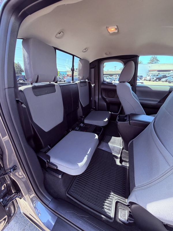 Used 2017 Toyota Tacoma SR5 w/ Tow Package RWD image 20