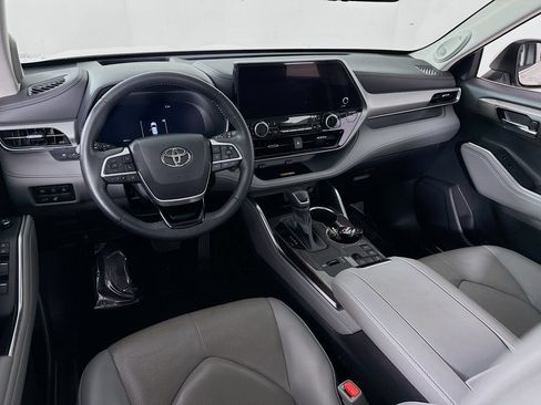 Used 2023 Toyota Highlander Platinum AWD/4WD image 19