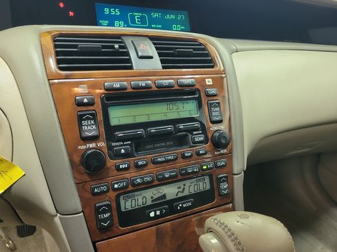 Used 2000 Toyota Avalon XLS FWD image 25