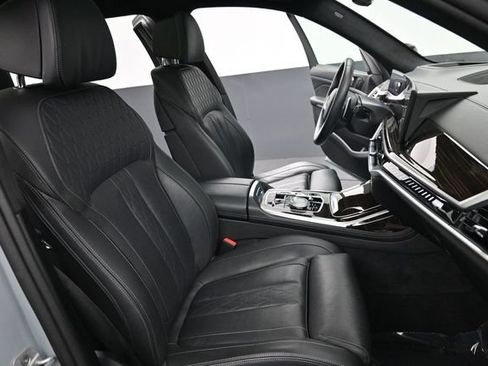 Used 2025 BMW X7 M60i AWD/4WD image 27
