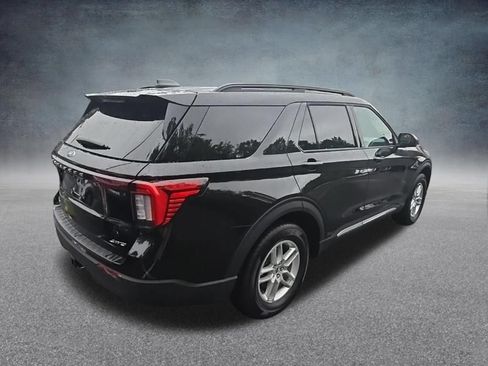 Used 2025 Ford Explorer Active AWD/4WD image 8