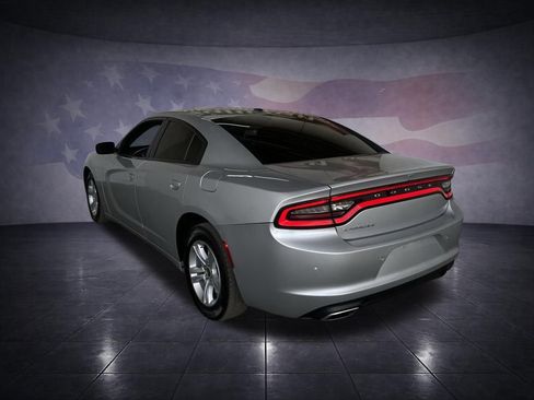 Used 2019 Dodge Charger SXT image 3