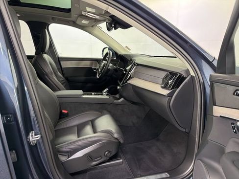 Certified 2025 Volvo XC90 T8 Ultra w/ Protection Package Premier AWD/4WD image 38