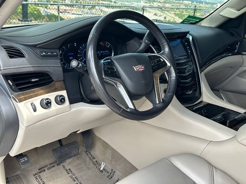 Used 2020 Cadillac Escalade Luxury AWD/4WD image 8