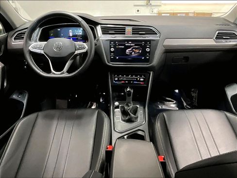 Used 2024 Volkswagen Tiguan SE FWD image 18