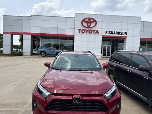 Used 2025 Toyota RAV4 XLE Premium FWD image 2