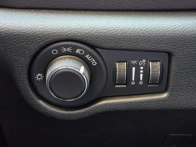 New 2027 Chrysler Pacifica Select FWD image 17
