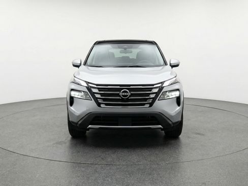 Used 2025 Nissan Rogue SV image 2