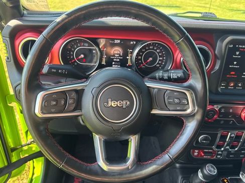 Used 2021 Jeep Wrangler Unlimited Rubicon w/ Xtreme Recon 35" Tire Package AWD/4WD image 17
