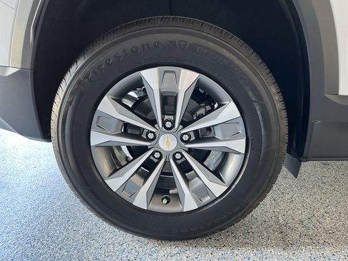 New 2026 Chevrolet Equinox LT FWD image 32