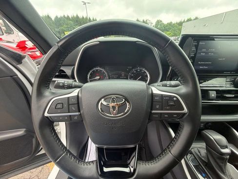 Used 2022 Toyota Highlander XSE AWD/4WD image 30
