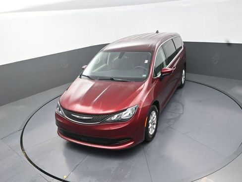 Used 2022 Chrysler Voyager LX FWD image 35