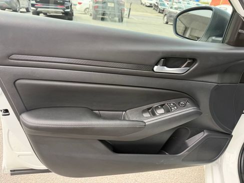 Used 2025 Nissan Altima 2.5 SV FWD image 13