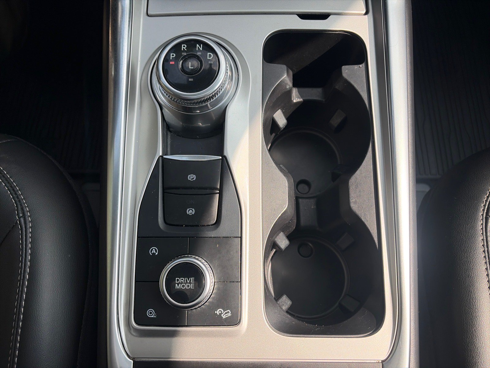 Used 2024 Ford Explorer XLT w/ Equipment Group 202A AWD/4WD image 21