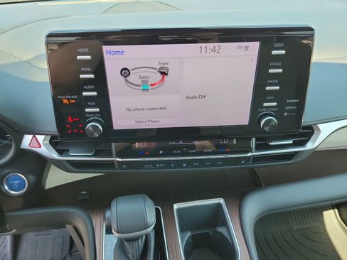 Certified 2023 Toyota Sienna XLE FWD image 16