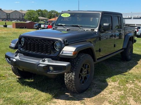 Used 2024 Jeep Gladiator Sport AWD/4WD image 2