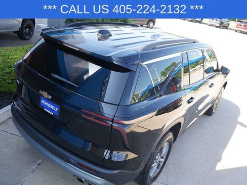 Used 2025 Chevrolet Traverse LT FWD image 15