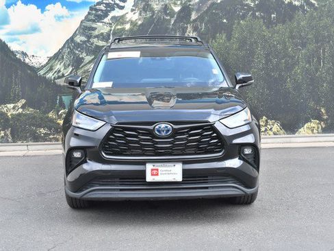 Certified 2024 Toyota Highlander XLE AWD/4WD image 5