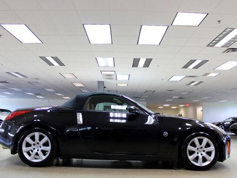 Used 2004 Nissan 350Z Touring image 25
