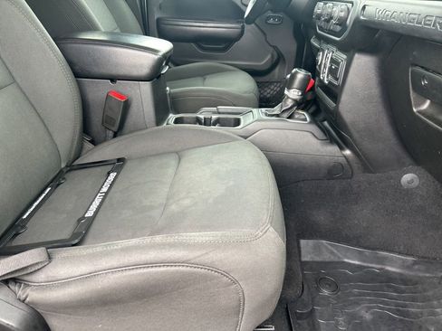 Used 2018 Jeep Wrangler Unlimited Sport S AWD/4WD image 18