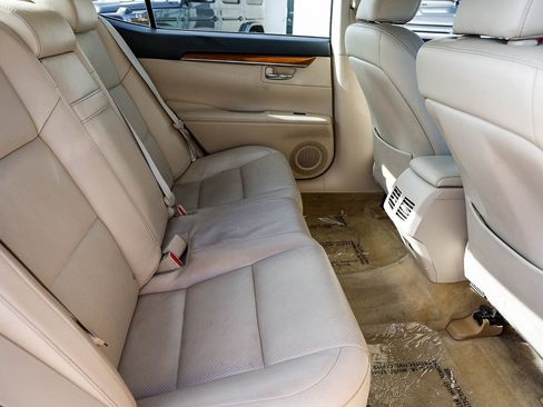 Used 2014 Lexus ES 300h w/ Luxury Package w/Bamboo Trim image 18