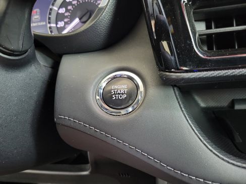 Used 2023 Toyota Highlander XSE FWD image 17