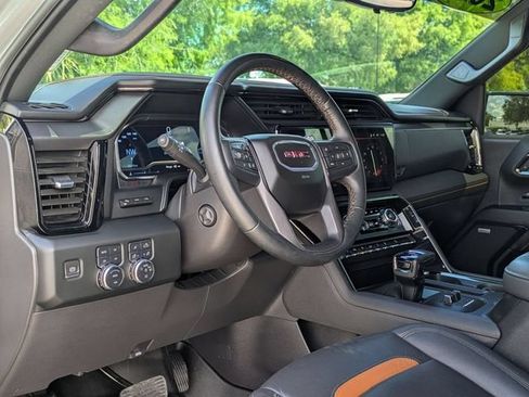 Used 2024 GMC Sierra 1500 AT4 w/ Technology Package AWD/4WD image 11