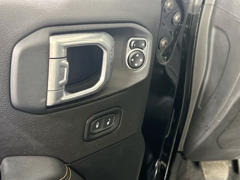 Used 2021 Jeep Wrangler Unlimited Sahara AWD/4WD image 18