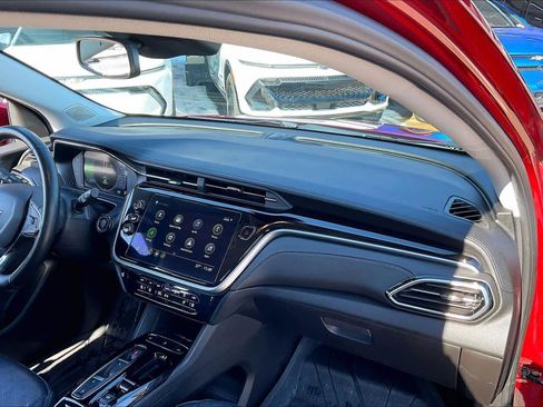 Certified 2023 Chevrolet Bolt EUV LT w/ Convenience Package image 18