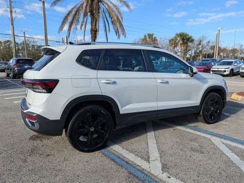 New 2026 Volkswagen Taos SEL image 6