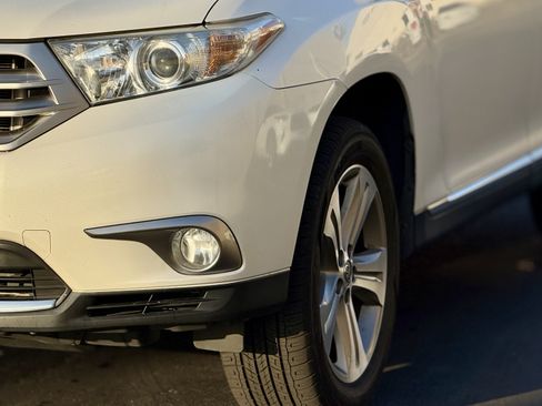 Used 2013 Toyota Highlander Limited FWD image 6