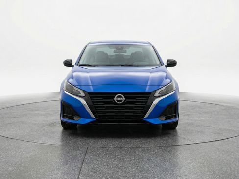 Used 2025 Nissan Altima 2.5 SV image 2