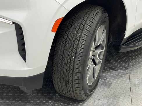 Used 2021 Chevrolet Suburban LT image 38