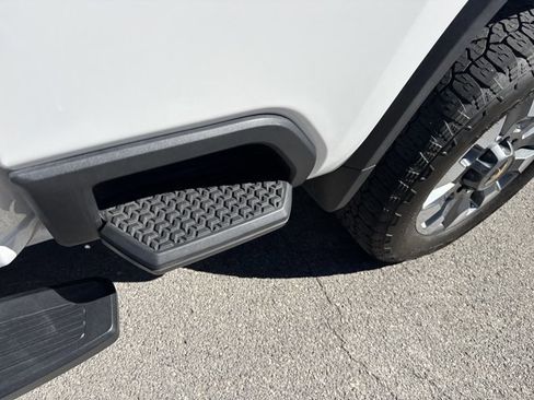 Used 2023 Chevrolet Silverado 2500 Custom w/ Custom Value Package image 13