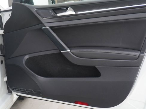 Used 2017 Volkswagen Golf R 4-Door image 9