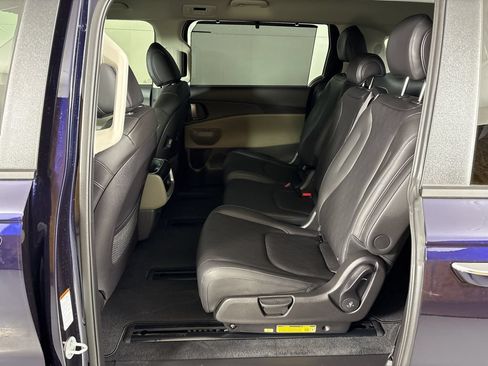 New 2026 Kia Carnival EX FWD image 40