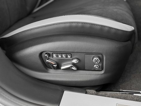Used 2025 Bentley Flying Spur Plug-In Hybrid AWD/4WD image 31