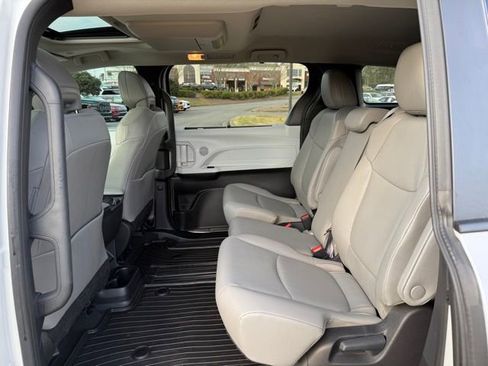 Used 2025 Toyota Sienna XLE w/ XLE Plus Package image 26