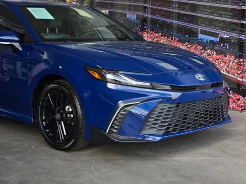Used 2026 Toyota Camry SE FWD image 2