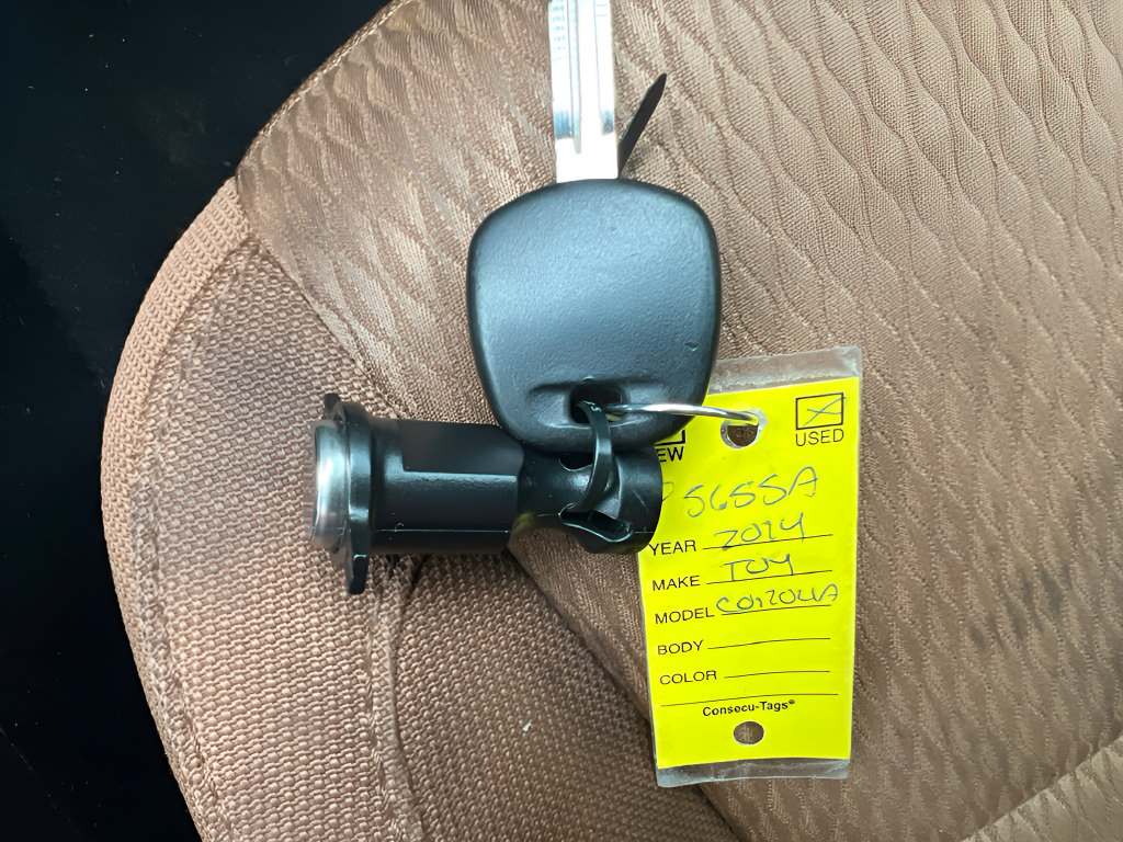 Used 2014 Toyota Corolla LE FWD image 29