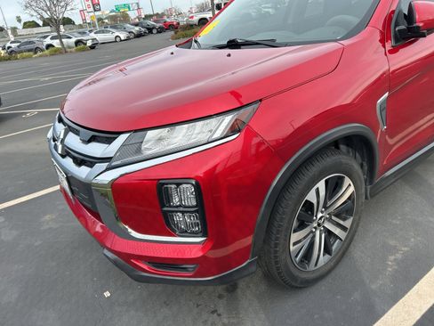 Used 2021 Mitsubishi Outlander Sport LE image 2