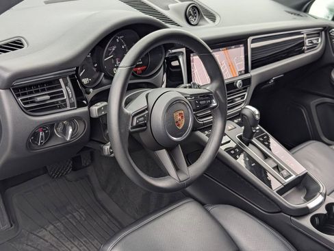 Certified 2024 Porsche Macan AWD/4WD image 4