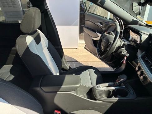 Used 2024 Chevrolet Trax RS w/ Sunroof Package FWD image 22